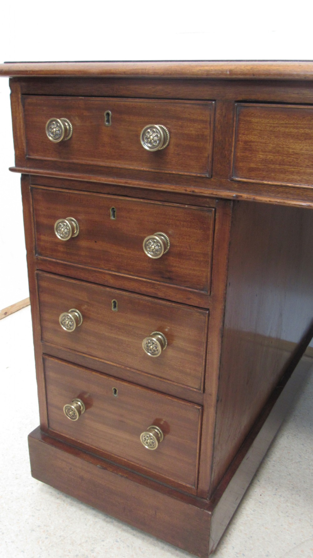 Beautiful Victorian mahogany pedestal desk  View X