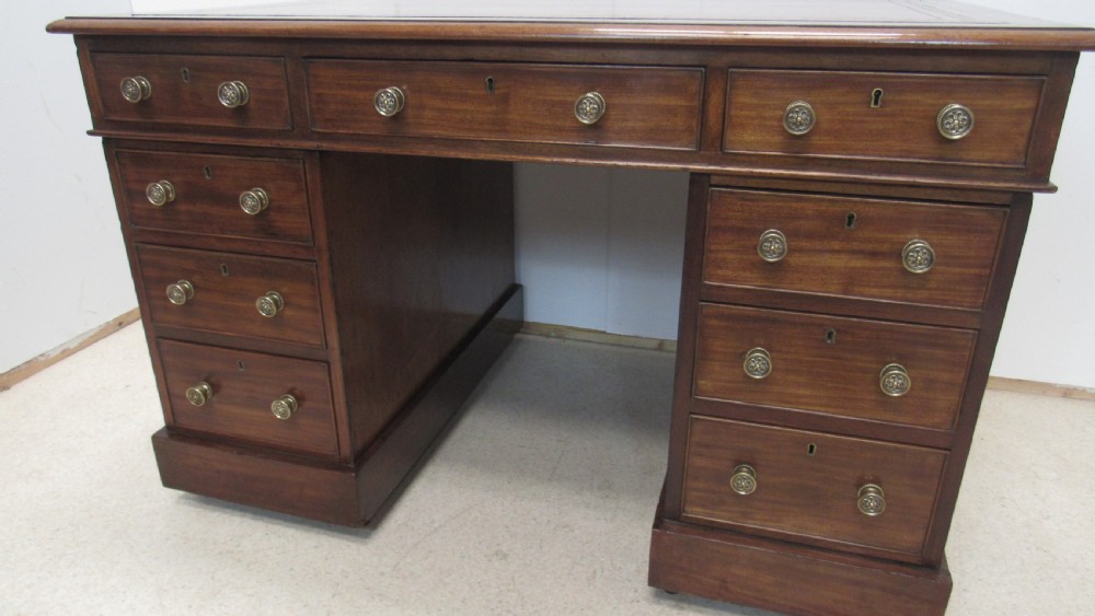 Beautiful Victorian mahogany pedestal desk  View XI