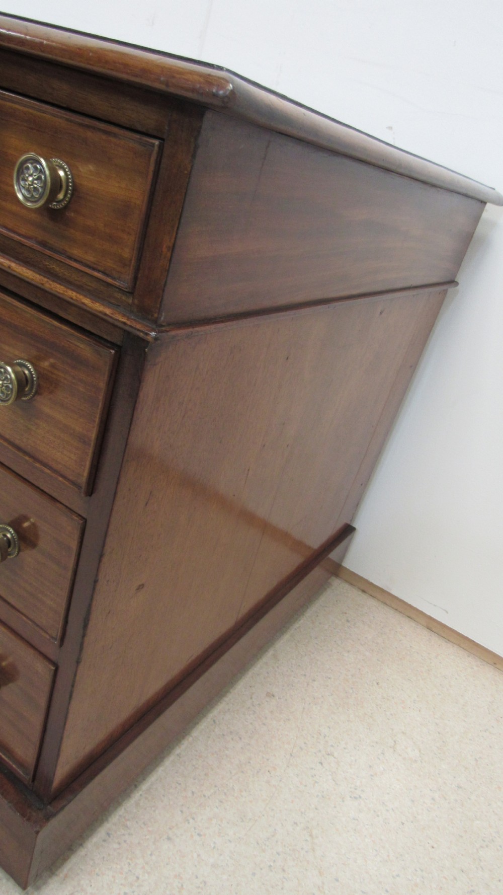 Beautiful Victorian mahogany pedestal desk  View XII