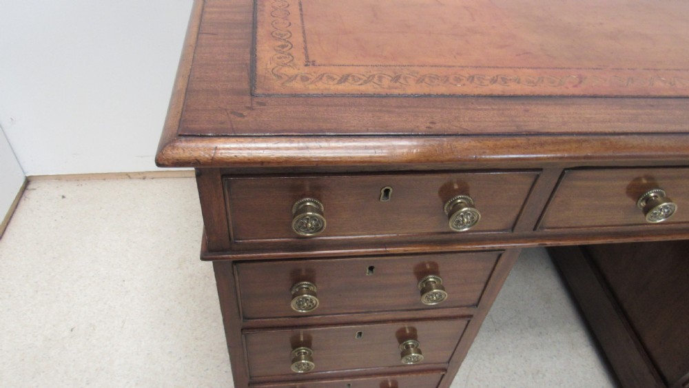 Beautiful Victorian mahogany pedestal desk  View XIII