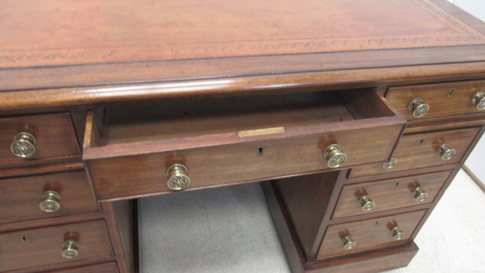 Beautiful Victorian mahogany pedestal desk  View XVII