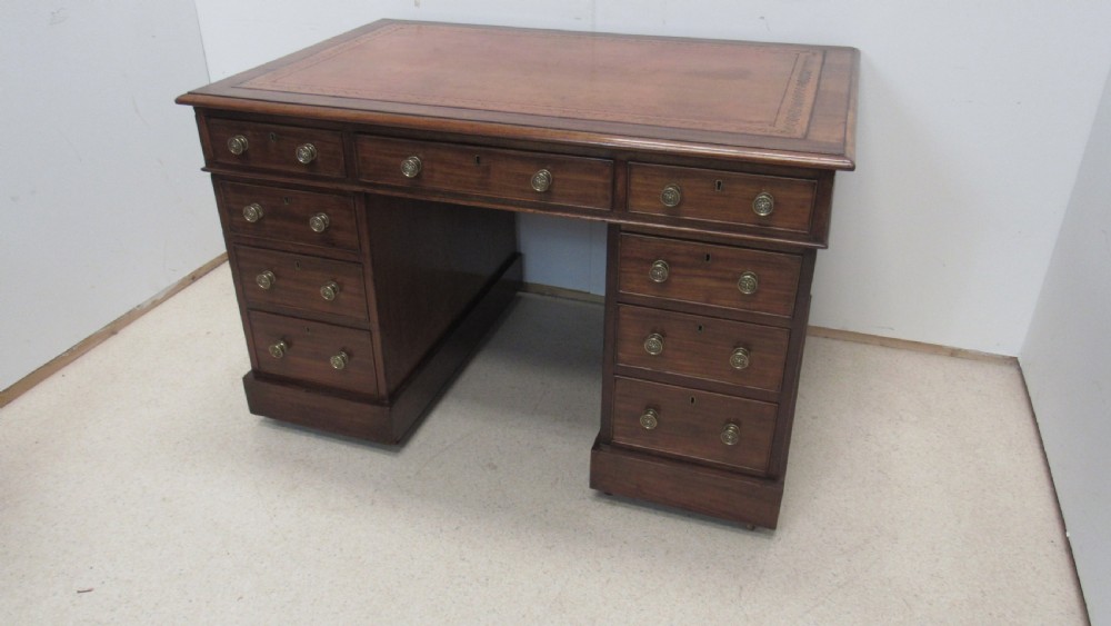 Beautiful Victorian mahogany pedestal desk  View XVIII