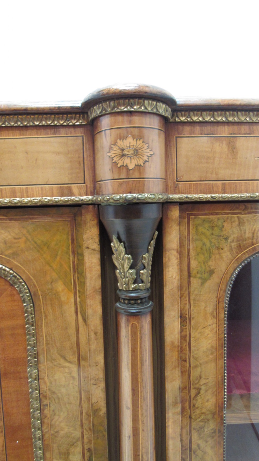 Wonderful quality walnut credenza View XIII
