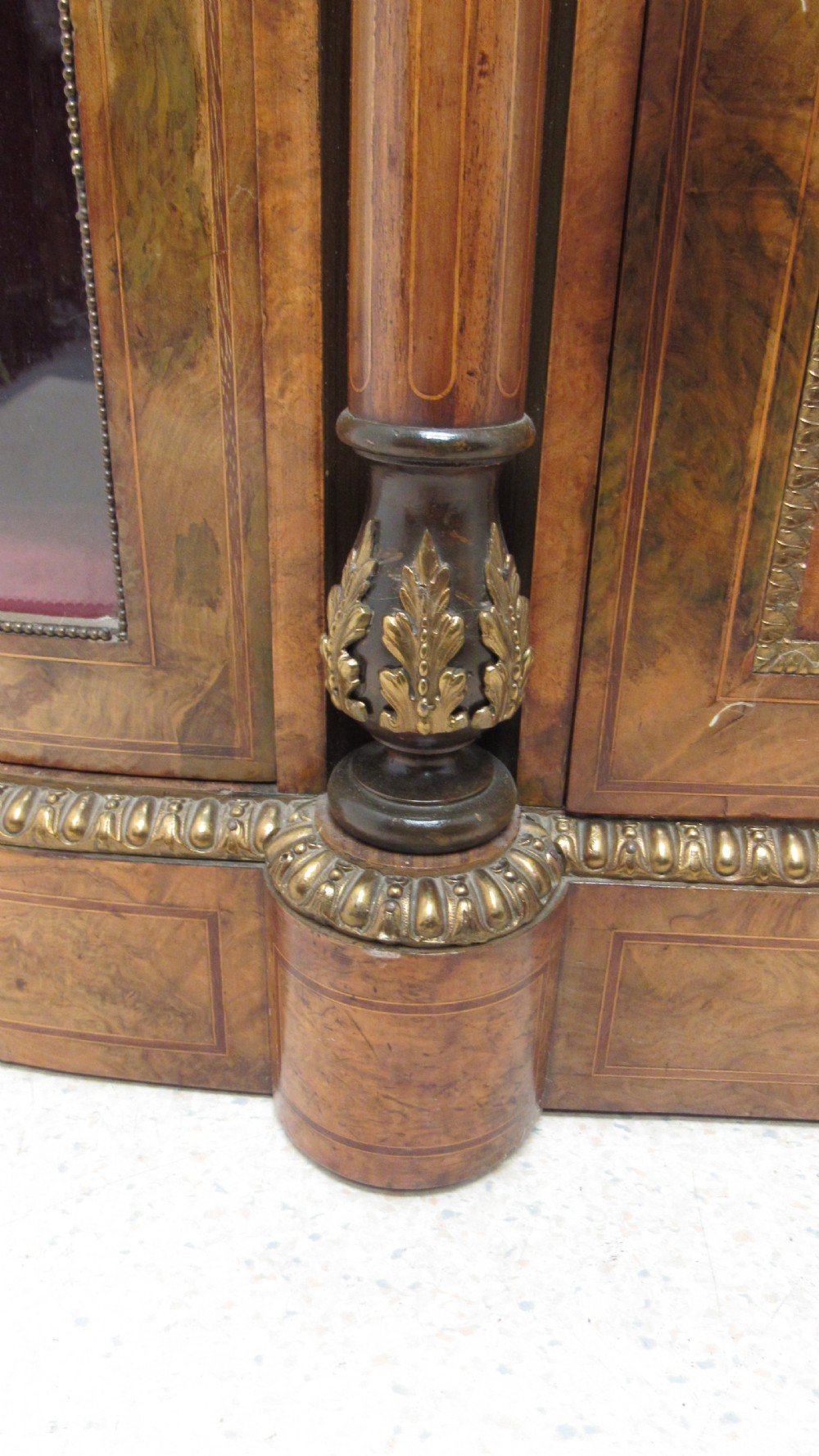 Wonderful quality walnut credenza View XIV
