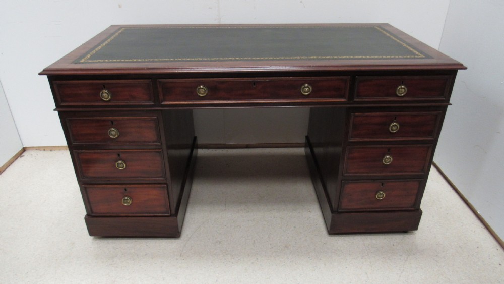 Wonderful Victorian mahogany pedestal desk