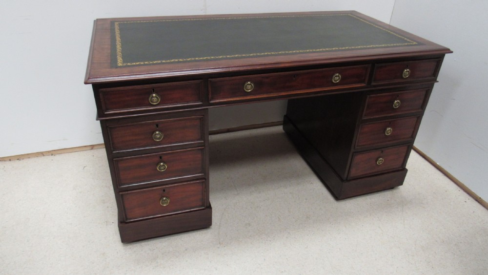 Wonderful Victorian mahogany pedestal desk View II