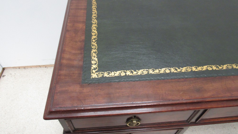 Wonderful Victorian mahogany pedestal desk View IV