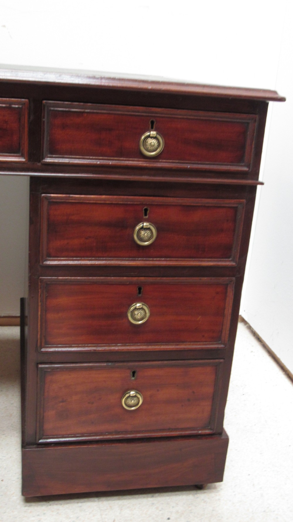 Wonderful Victorian mahogany pedestal desk View VI