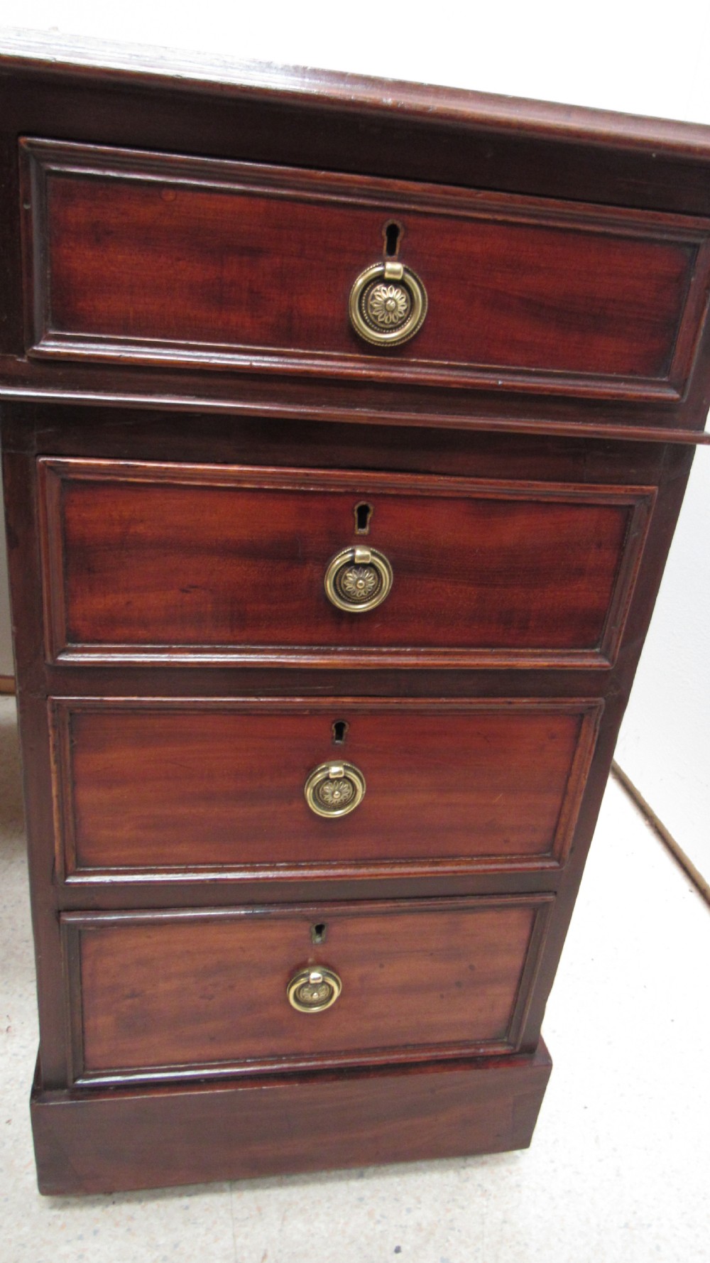 Wonderful Victorian mahogany pedestal desk View VIII