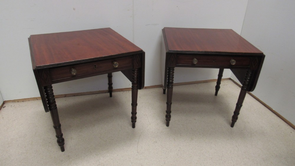 Superb pair of late Georgian drop leaf tables 