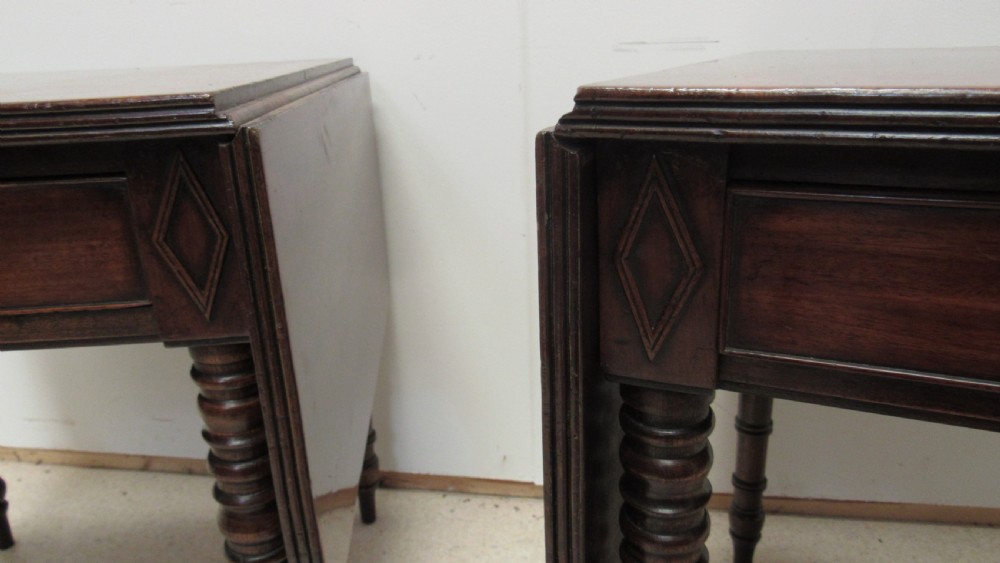 Superb pair of late Georgian drop leaf tables  View V