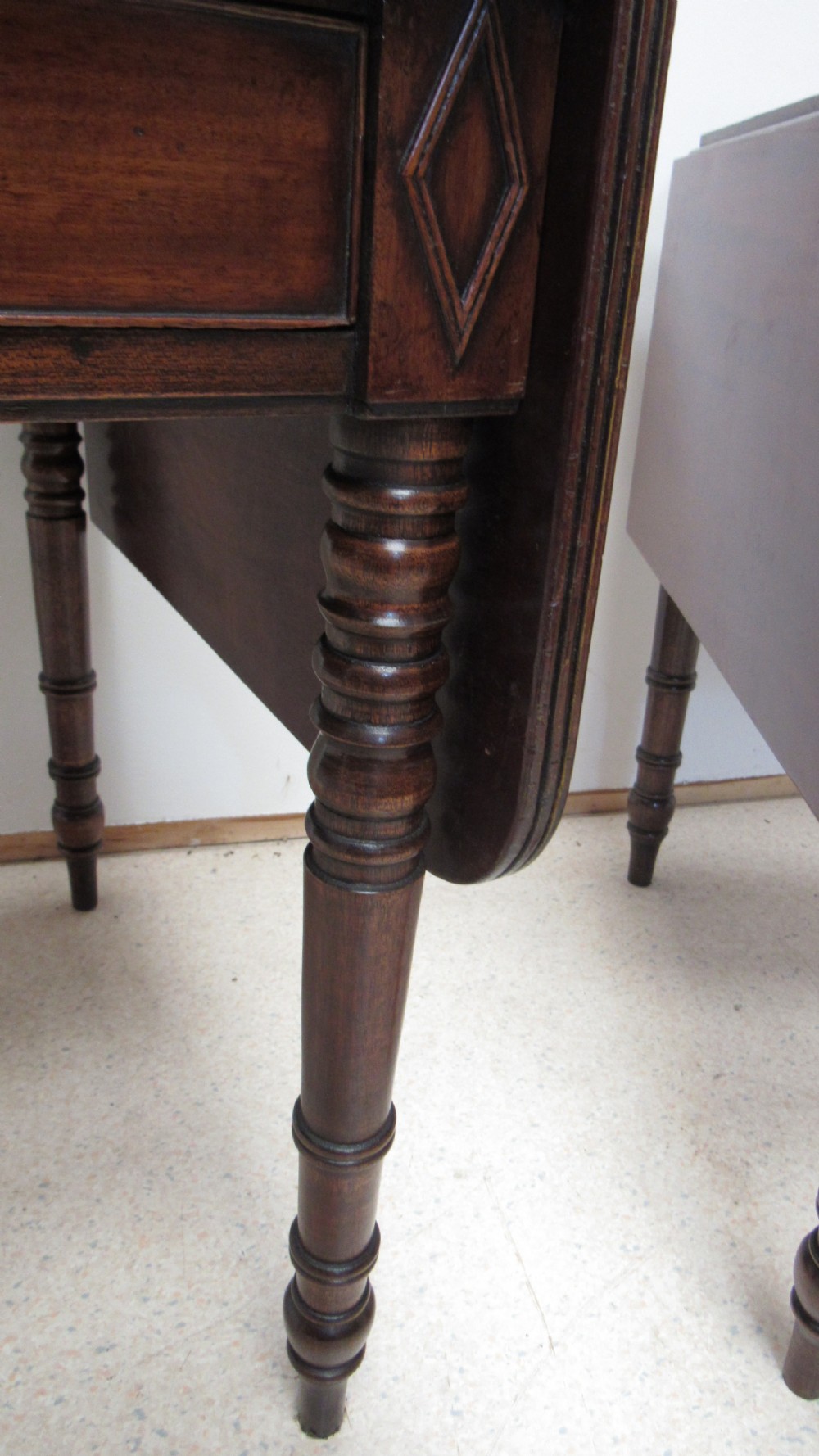 Superb pair of late Georgian drop leaf tables  View VII