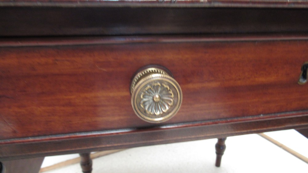 Superb pair of late Georgian drop leaf tables  View VIII