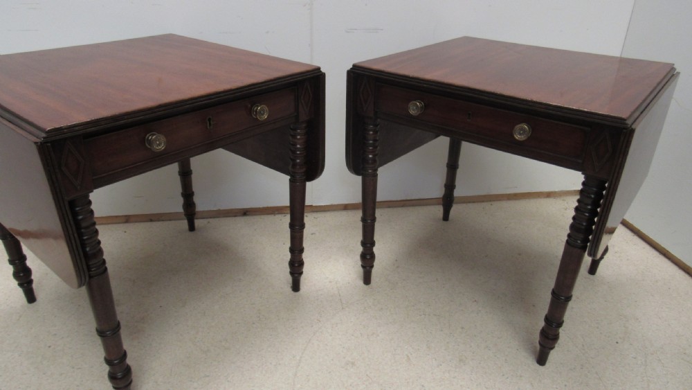 Superb pair of late Georgian drop leaf tables  View XVII