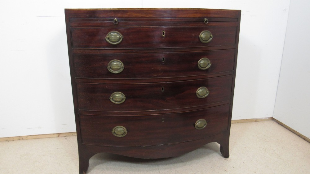 Elegant small bow front chest with a brushing slide View III