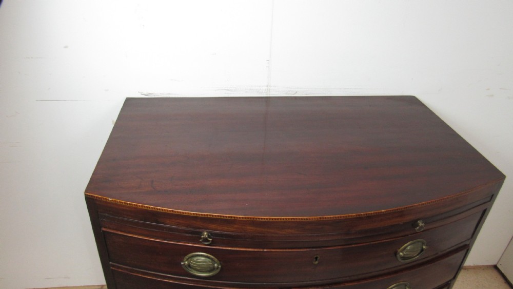 Elegant small bow front chest with a brushing slide View V