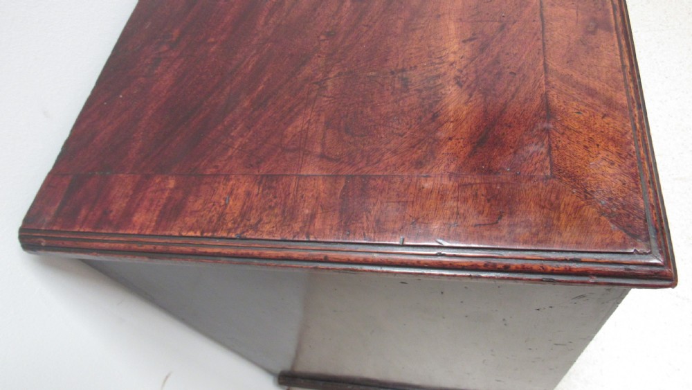 Small mahogany Georgian chest  View III