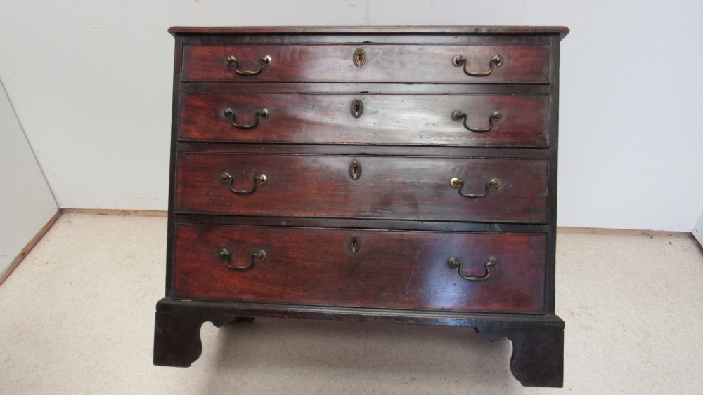 Small mahogany Georgian chest  View IX