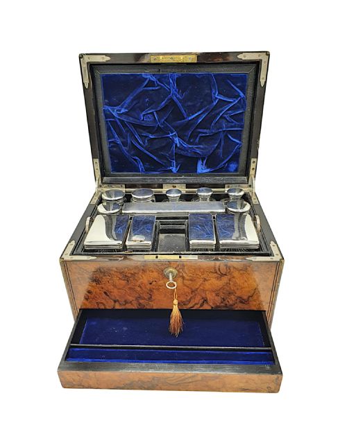 A VERY FINE 19TH CENTURY BRASS BOUND LADIES TRAVELLING VANITY CASE - ADDITIONAL PHOTO 3