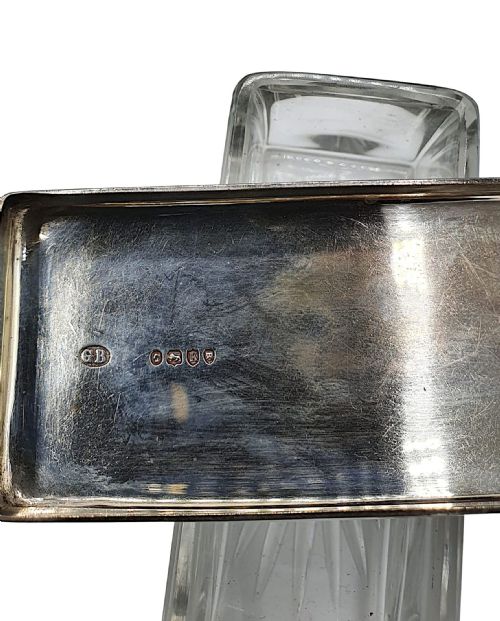 A VERY FINE 19TH CENTURY BRASS BOUND LADIES TRAVELLING VANITY CASE - ADDITIONAL PHOTO 4
