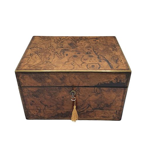 A VERY FINE 19TH CENTURY BRASS BOUND LADIES TRAVELLING VANITY CASE - ADDITIONAL PHOTO 7