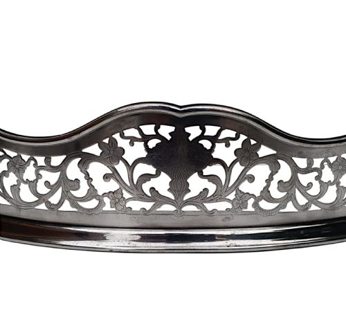 A RARE 19TH CENTURY POLISHED STEEL FENDER WITH FLOWER AND DRAGON DETAIL - ADDITIONAL PHOTO 1
