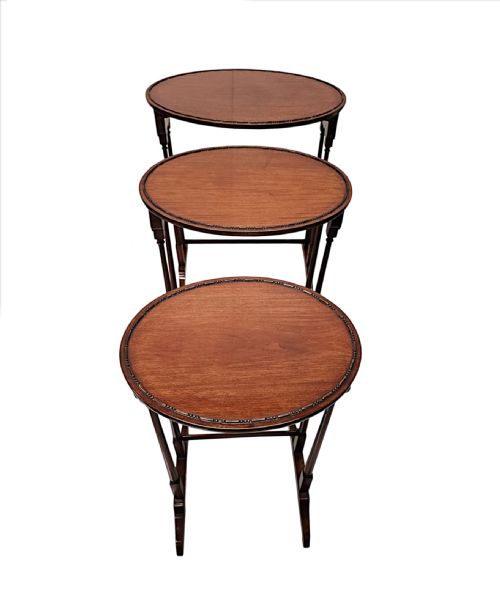 A VERY FINE EDWARDIAN NEST OF THREE OVAL TABLES - ADDITIONAL PHOTO 2