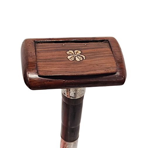 A FABULOUS 19TH CENTURY SILVER MOUNTED GADGET WALKING CANE WITH SNUFF BOX HANDLE AND FOUR LEAF CLOVER MOTIF - ADDITIONAL PHOTO 2