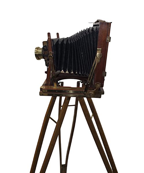 A VERY FINE CIRCA 1900 DOUBLE RACKED FOCUS HALF PLATE CAMERA ON OAK TRIPOD BY BENETFINK CO CHEAPSIDE LONDON - ADDITIONAL PHOTO 1
