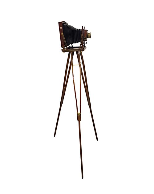 A VERY FINE CIRCA 1900 DOUBLE RACKED FOCUS HALF PLATE CAMERA ON OAK TRIPOD BY BENETFINK CO CHEAPSIDE LONDON - ADDITIONAL PHOTO 2