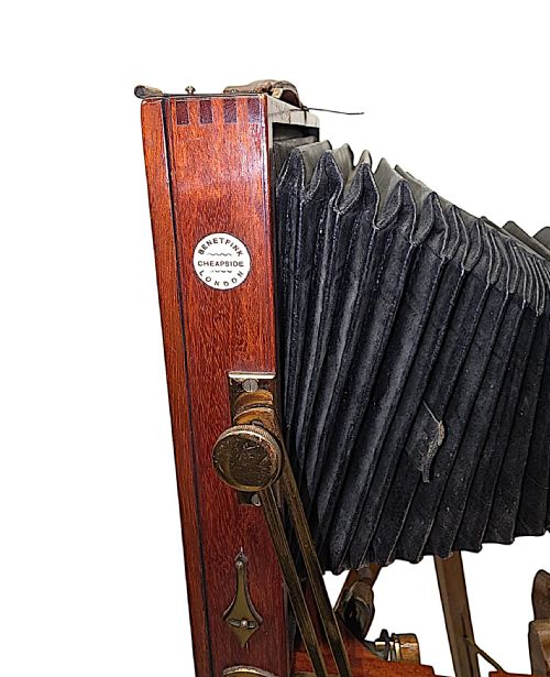 A VERY FINE CIRCA 1900 DOUBLE RACKED FOCUS HALF PLATE CAMERA ON OAK TRIPOD BY BENETFINK CO CHEAPSIDE LONDON - ADDITIONAL PHOTO 11