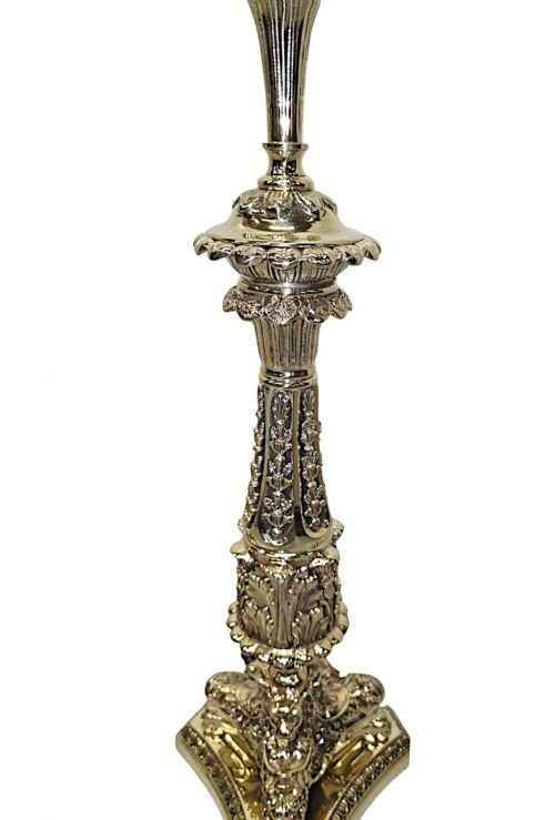 A VERY RARE PAIR OF 19TH CENTURY POLISHED BRASS EMPIRE STYLE CANDLESTICKS CONVERTED TO TABLE LAMPS - ADDITIONAL PHOTO 2