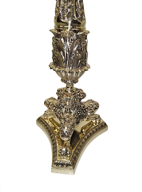 A VERY RARE PAIR OF 19TH CENTURY POLISHED BRASS EMPIRE STYLE CANDLESTICKS CONVERTED TO TABLE LAMPS - ADDITIONAL PHOTO 3