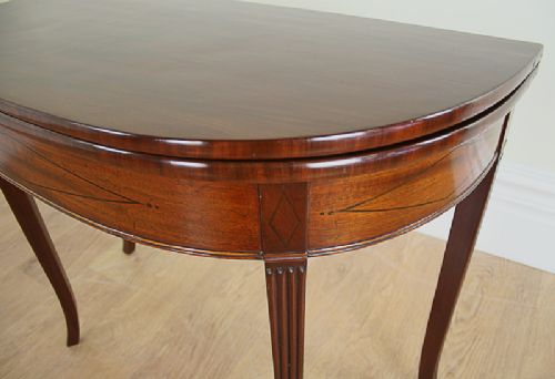 fig 2. Regency Mahogany D End Table (c.1790)