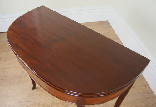 fig 3. Regency Mahogany D End Table (c.1790)