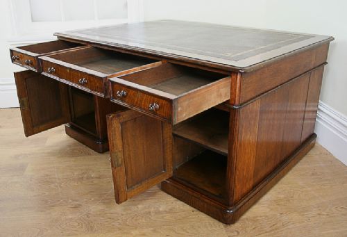 fig 3. Large Antique Victorian Oak Partners Desk (5ft x 4ft)