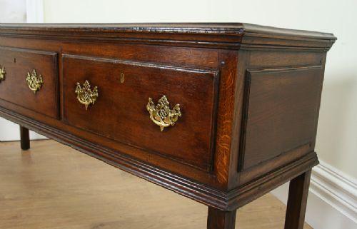 fig 1. George III Welsh Marches 6½ft Oak Three Drawer Dresser Base (c.1760)