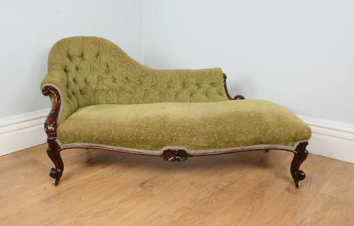 Victorian Rosewood Serpentine Chaise Longue (Circa 1840)
