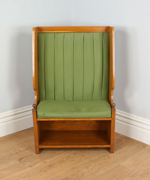fig 2. Small English 2ft 9” Arts & Crafts Oak Settle (Circa 1900)