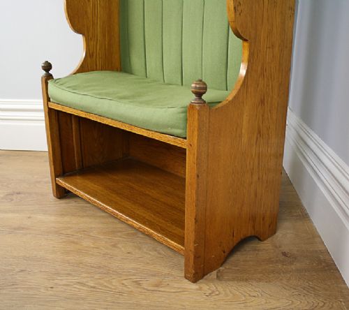 fig 4. Small English 2ft 9” Arts & Crafts Oak Settle (Circa 1900)