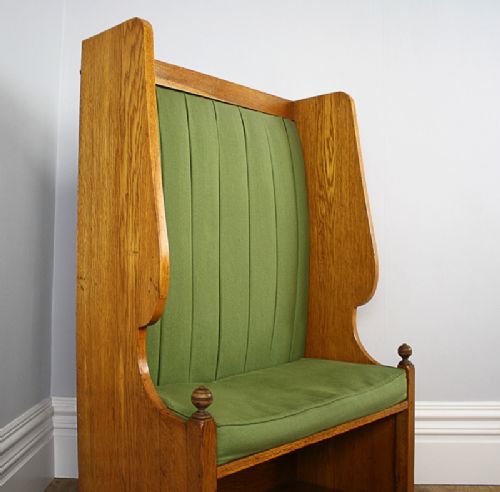 fig 5. Small English 2ft 9” Arts & Crafts Oak Settle (Circa 1900)