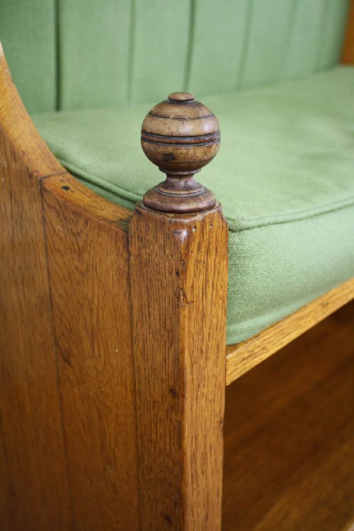 fig 8. Small English 2ft 9” Arts & Crafts Oak Settle (Circa 1900)