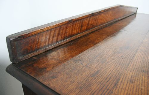 fig 5. George III Staffordshire Country Oak Dresser Base (Circa 1780)
