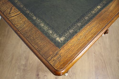 fig 5. Victorian 3ft Oak & Leather Library Writing Side Table (Circa 1870 - 1890)