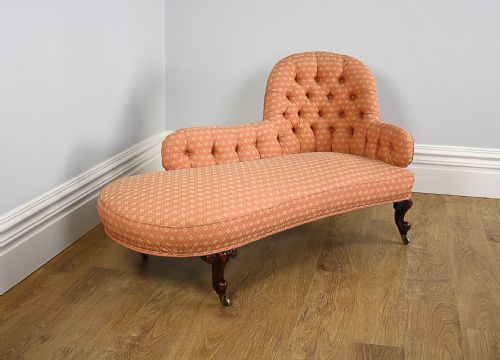 Small Victorian Walnut Button Upholstered Chaise Longue (Circa 1860 - 1880)