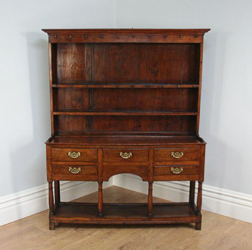 fig 4. Welsh George III Oak Pot Board Dresser Base & Rack (Circa 1780)
