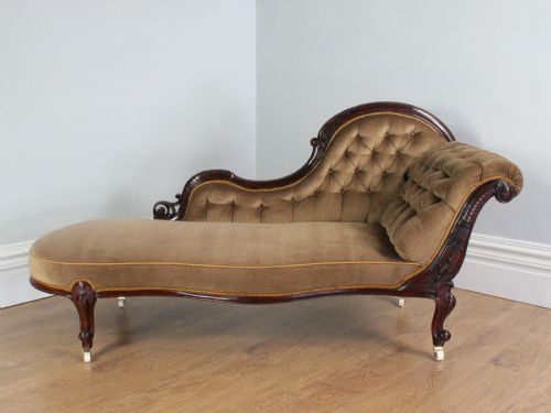 Victorian Walnut Button Upholstered Chaise Longue (Circa 1880)