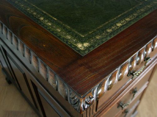 fig 4. Edwardian 5ft Oak Leather Pedestal Desk (Circa 1920)