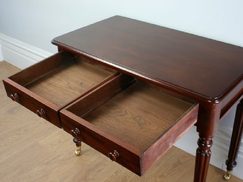 fig 8. William IV 3ft Mahogany Side Table (Circa 1840)