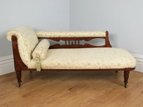 Edwardian Mahogany Rail-back Cream Upholstered Chaise Longue Sofa Settee Couch (Circa 1901 - 1910)